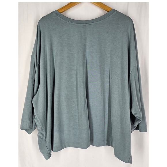 ATHLETA WOMEN'S EMBODY TWIST FRONT TOP  3/4 SLEEVE SAGE – SIZE 2X - STYLE 987314 - Picture 2 of 9